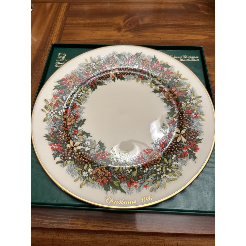 lenox colonial christmas wreath plate Virginia First‎ Colony Pine Cones 1981 NIB
